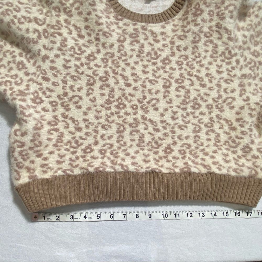 Tractr Beige Leopard Fuzzy Knit Cropped Sweater Balloon Sleeve Women's M - Picture 8 of 12